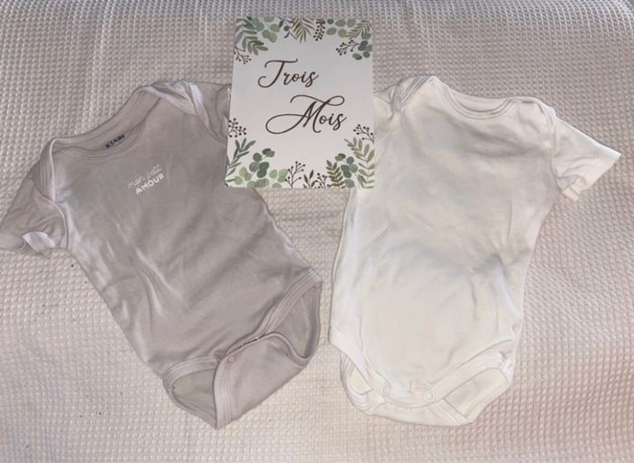 Lot pyjama et bodys 3 mois - photo numéro 4
