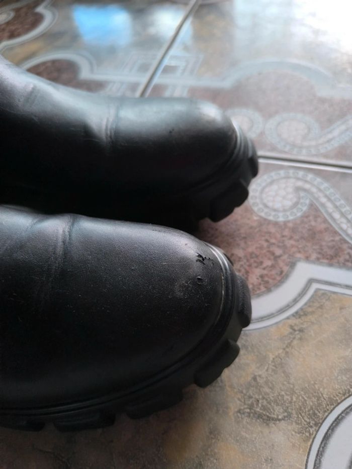 Paire de boots noires - photo numéro 7