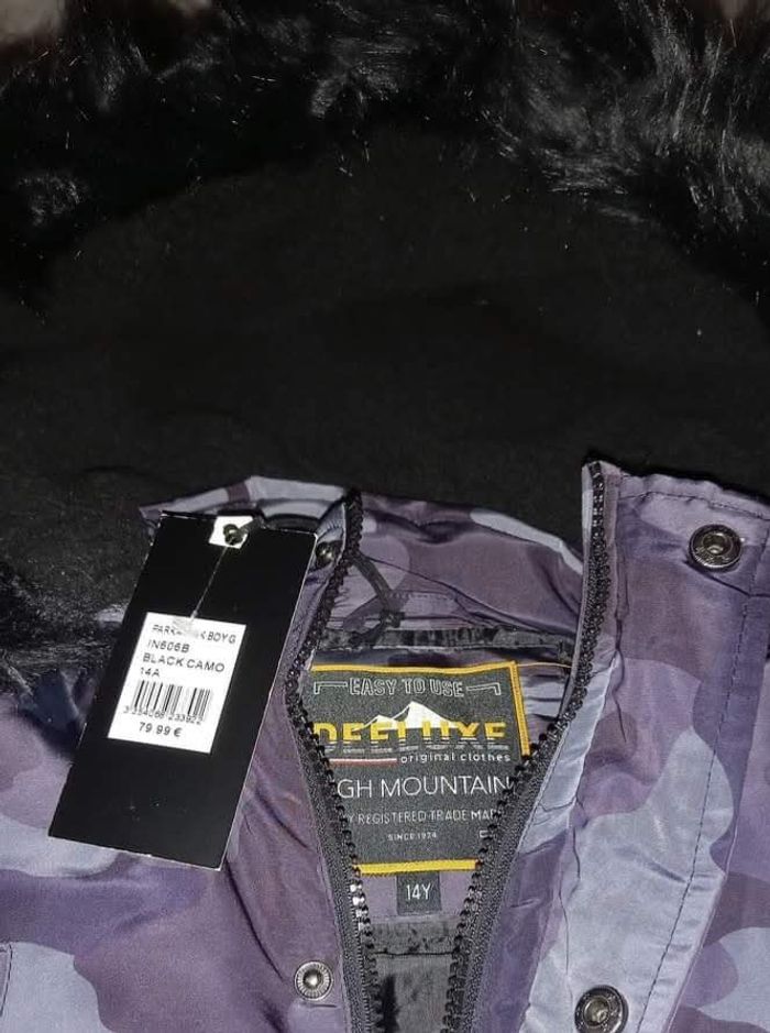 Blouson parka Deeluxe 14 ans neuf
Neuf 79,99euros - photo numéro 3