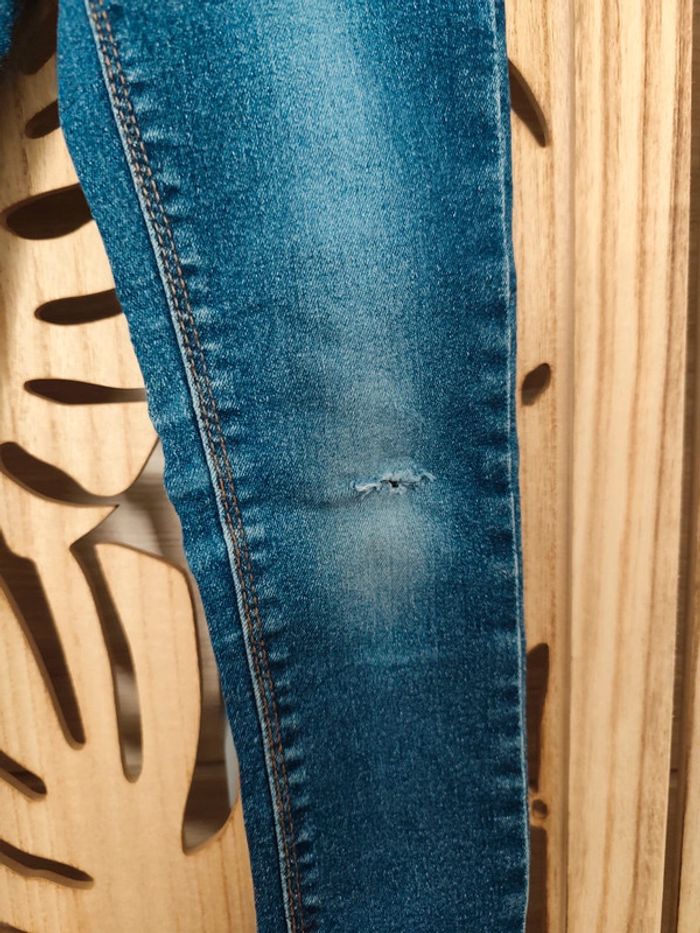 Jean troué Taille 6 ans LH - photo numéro 5