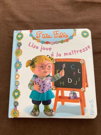 Livre Lisa joue à la maîtresse