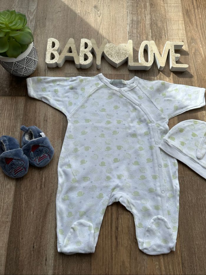 - Pyjama La redoute          - 1 mois  - Très bon état