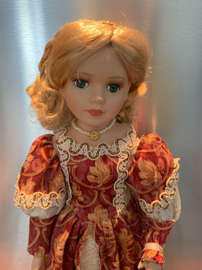 Poupée porcelaine - photo numéro 2