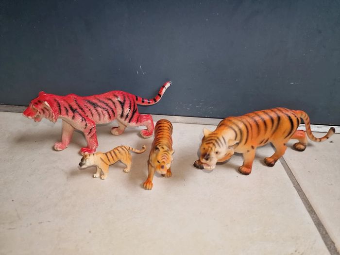Figurines tigres