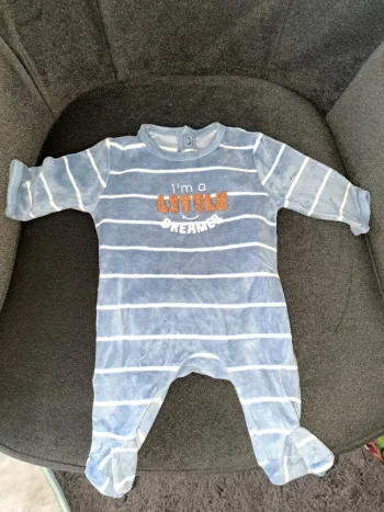 Grenouillère rayée pour bébés