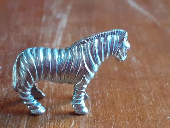 🍫 Zebre métal Kinder