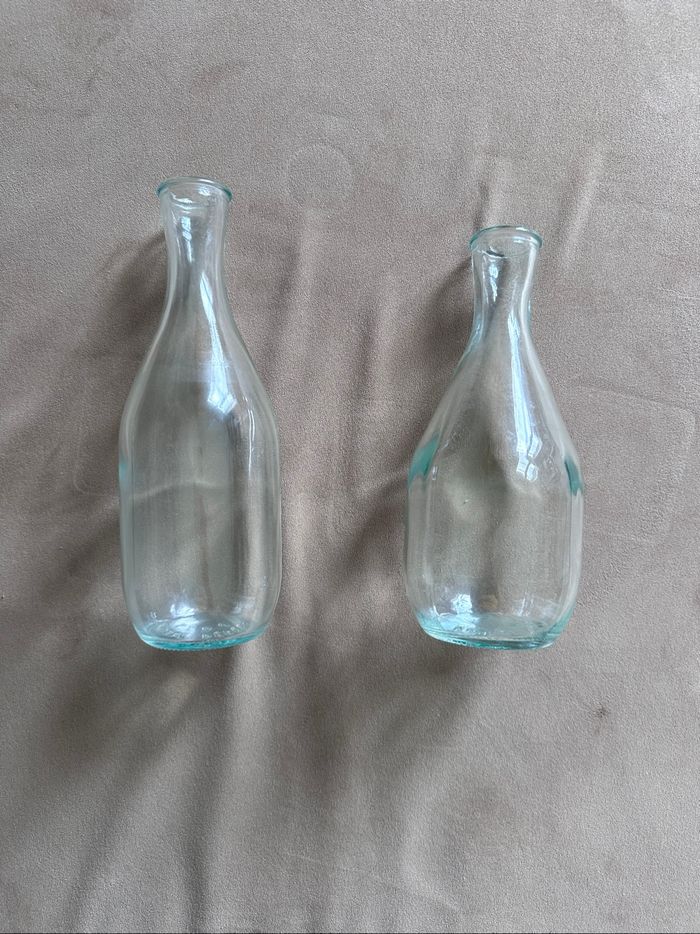 Lot 2 carafes