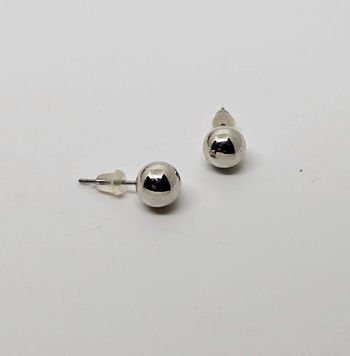 Paire de boucles d'oreilles. Neuve. Argenté 4