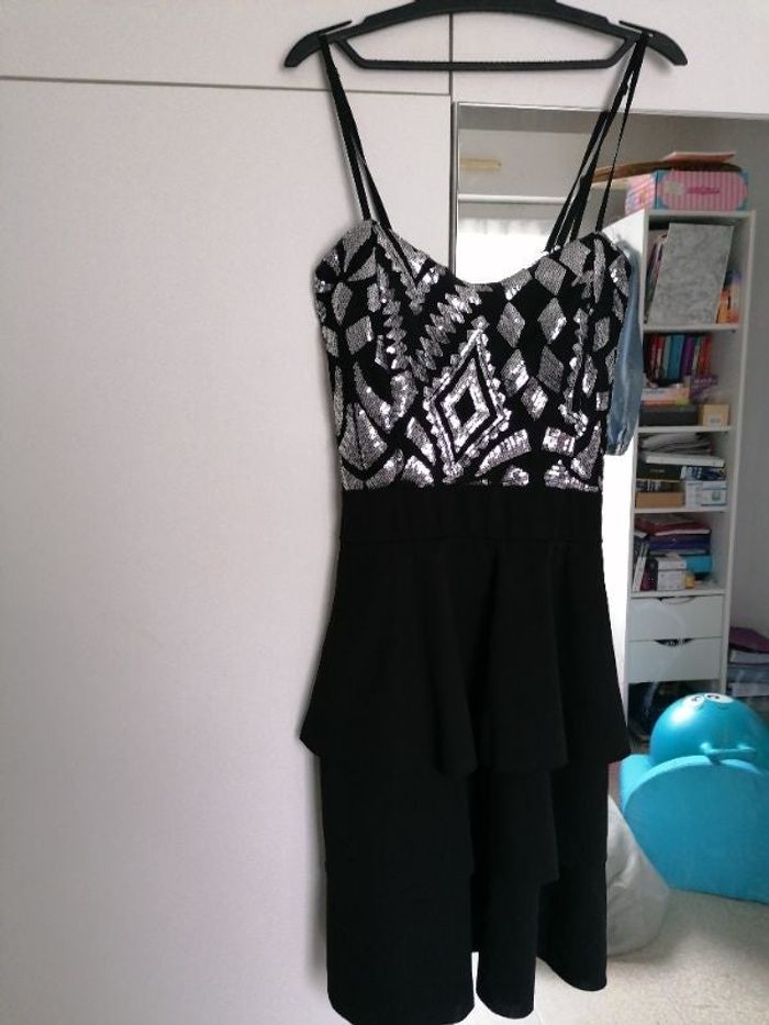 Robe noir a pailette