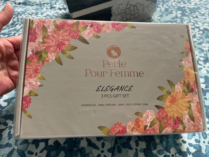 Coffret trois pièces perles pour femme Élégance