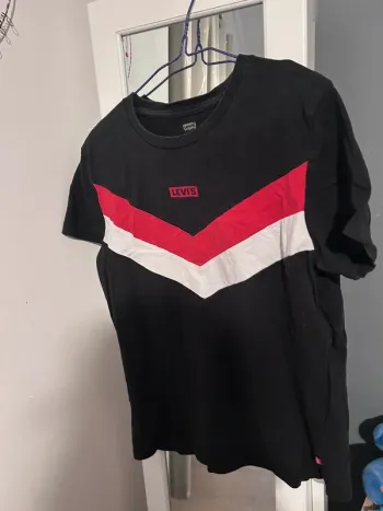 Tee shirt Levi's noir blanc rouge taille XS