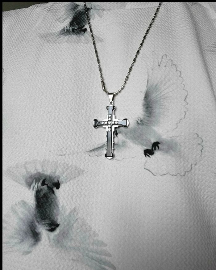 Collier croix jésus gothique noire avec strass brillants – chaîne acier – bijou rock punk unisexe - photo numéro 4