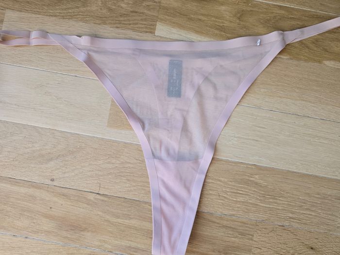 String rose semi transparent