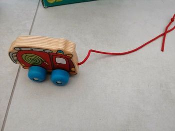 Petit camion de pompiers à tirer