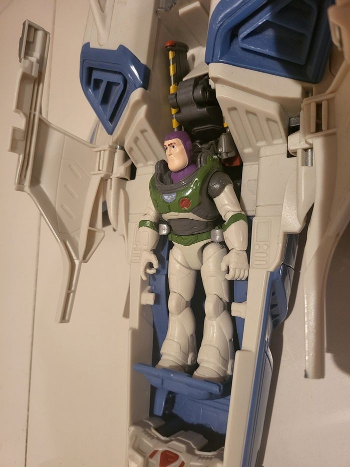 Grand vaisseau Buzz l’Éclair et figurine - photo numéro 8