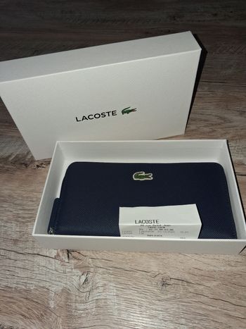 Portefeuille Lacoste avec sa boite