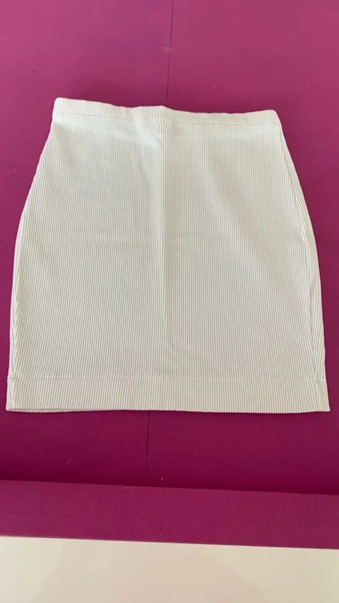 Jupe blanche droite courte - photo numéro 3