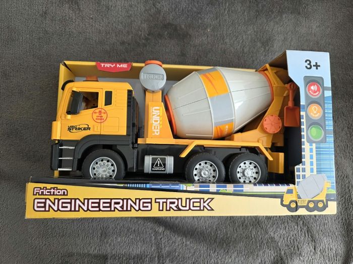 Camion de chantier  a friction  sonore et lumineux neuf