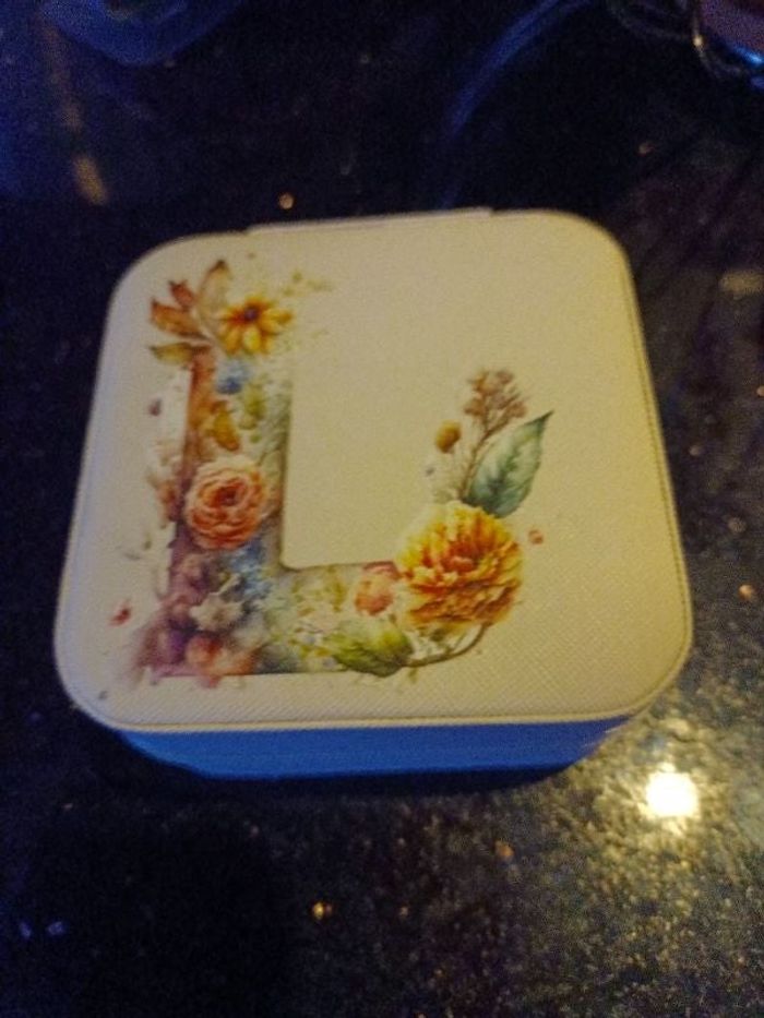 Petit coffret à bijoux monogramme L