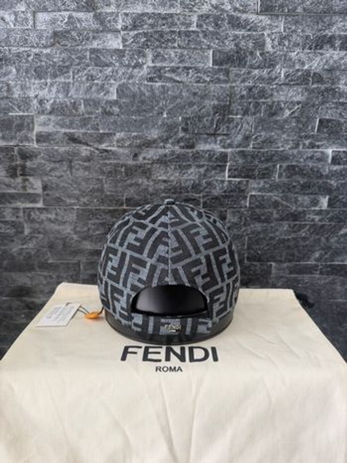 Casquette fendi - photo numéro 4