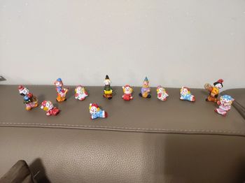Lot 12 figurines clown