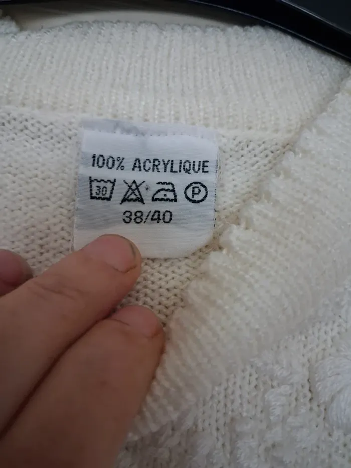 Pull blanc taille 38/40 ( plutôt 40,) - photo numéro 4