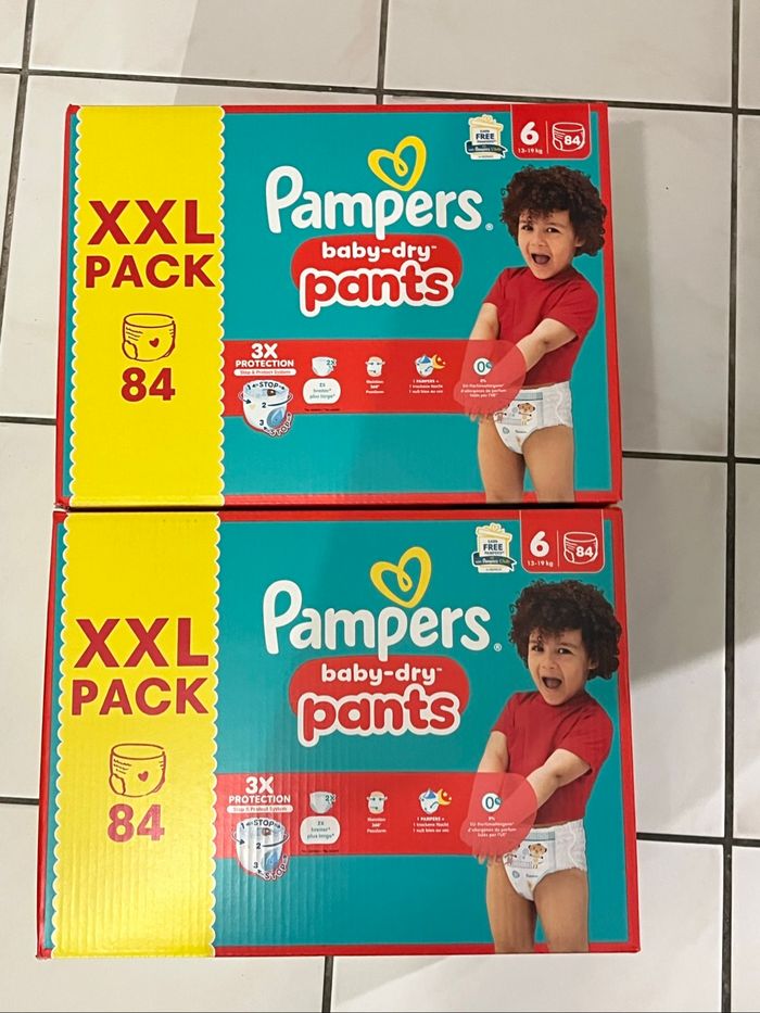 Lot couche taille 6 Pampers