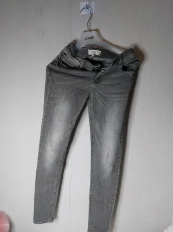 Jeans gris Mango