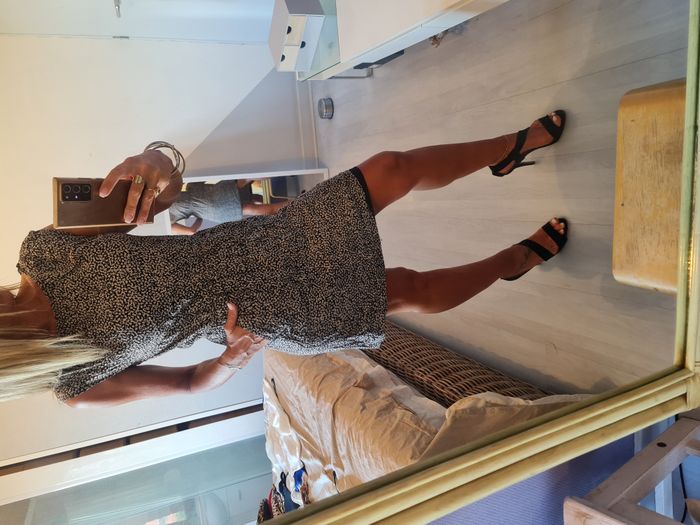 Robe noire motif beige avec poches zip aux épaules Pimkie Taille 36 - photo numéro 4