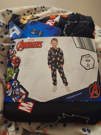 Survêtement sport Avengers 6 ans - neuf