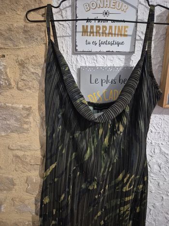 Magnifique robe longue effet plissée joli dégradé de vert Pretrylittlething taille 42/ 44