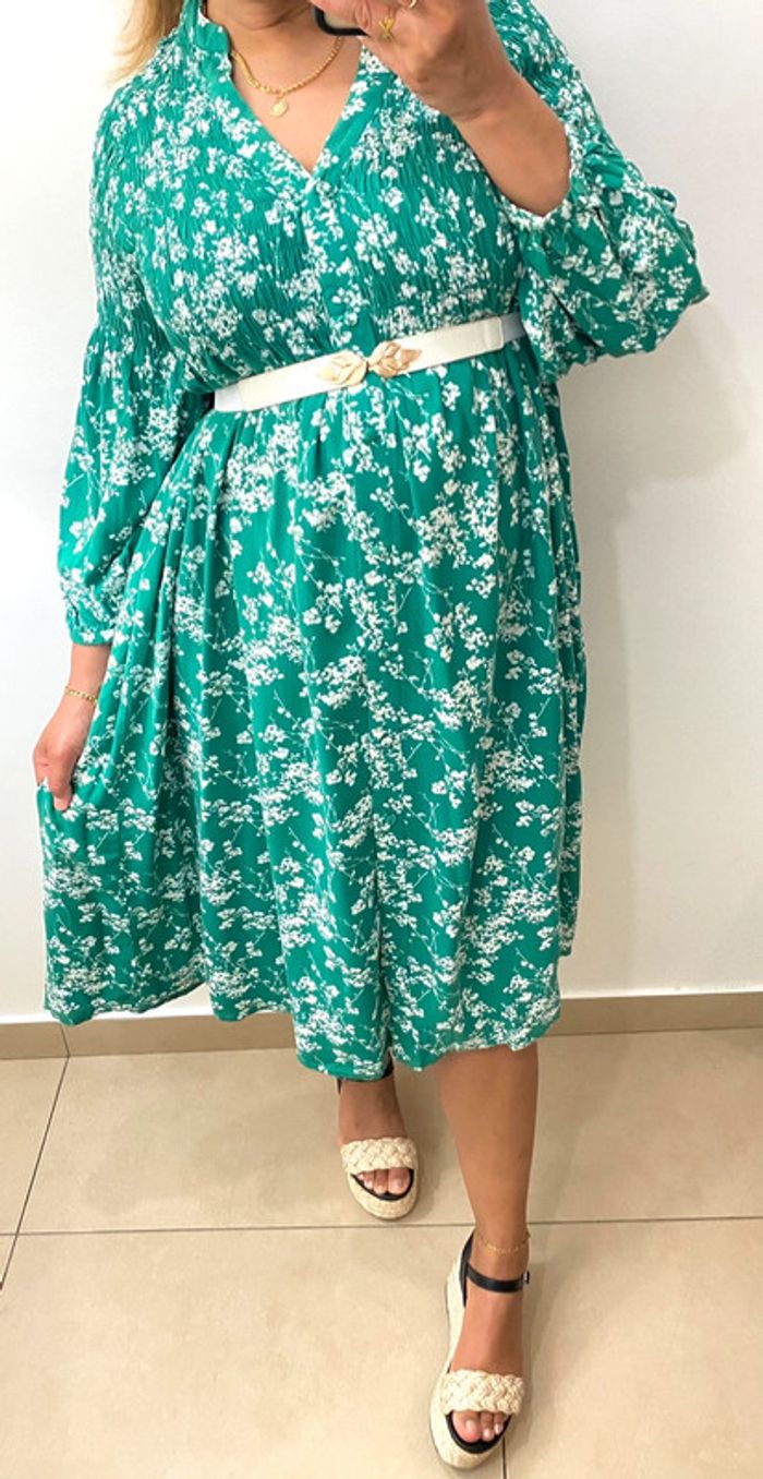 Superbe Robe Ample A Fleurs Taille S-M - photo numéro 3