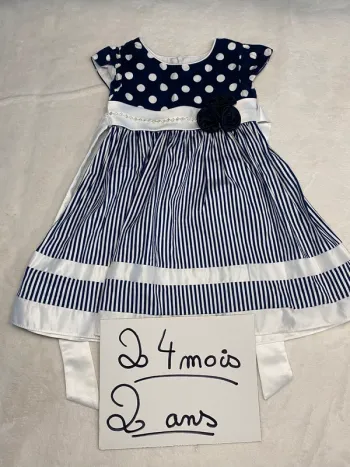 Très belle robe de dimanche cérémonie 2 ans