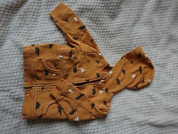 Gilet zippé à capuche moutarde 18 mois