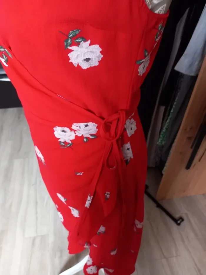 Robe rouge à fleur - photo numéro 6