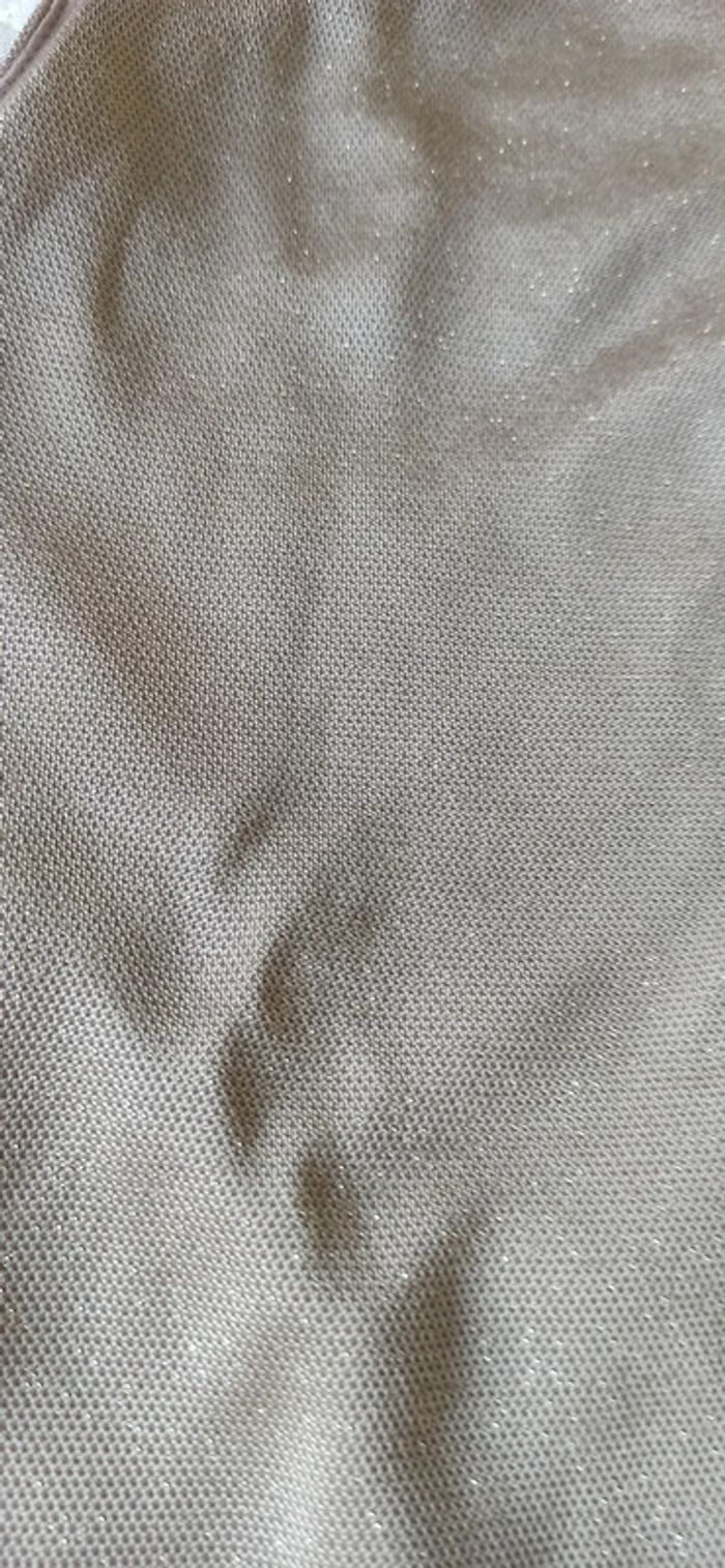 Robe dorée, dos décolleté - photo numéro 2