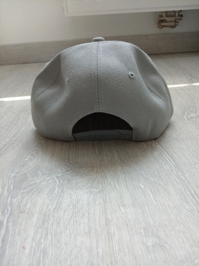 Casquette dinosaure - photo numéro 3