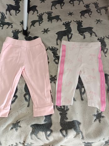 2 leggings bébé Karl Lagerfeld taille 9 mois et Hugo Boss taille mois.