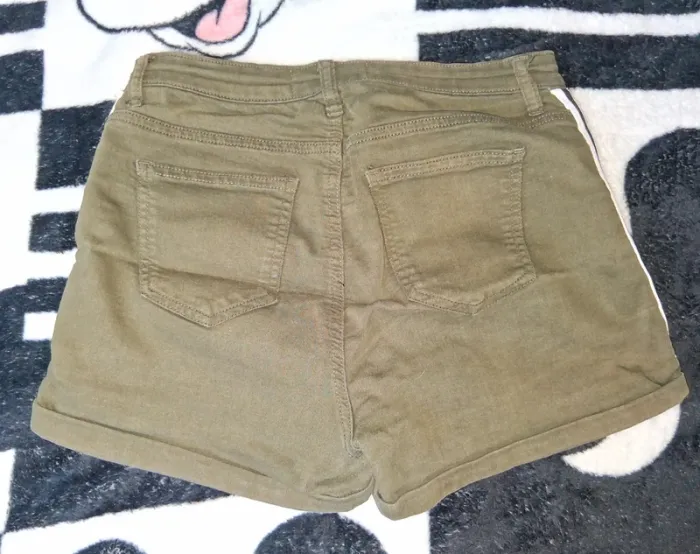 Short kaki - photo numéro 2