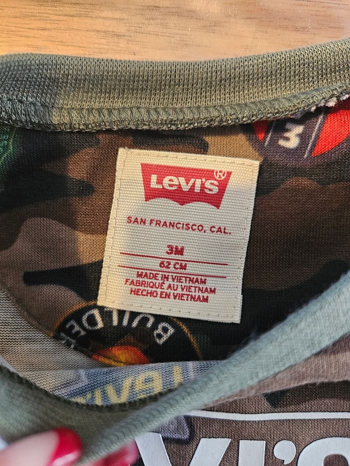 Tee-shirt neuf Levi's - photo numéro 2