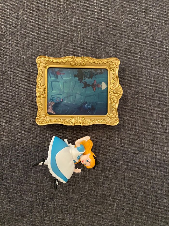 Figurine alice au pays des merveilles disney - photo numéro 2