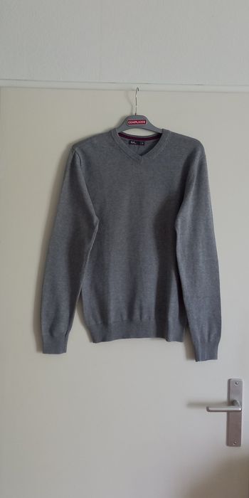Pull mi-saison col V. 