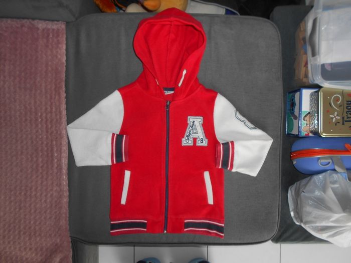 Veste, taille: 104/110 cm (correspond à du 4/5 ans) à 0,50 EURO