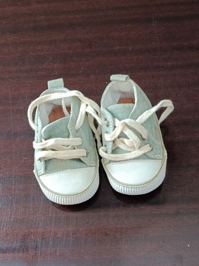 Chaussures bébé tissu et semelle cuir