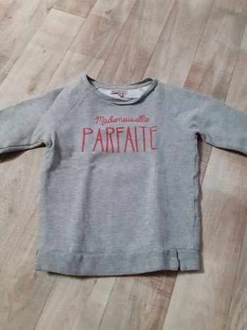 Sweat fille gris chiné écritures rouge 6 ans