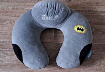 Coussin de voyage enfant Avengers & Batman - Gris