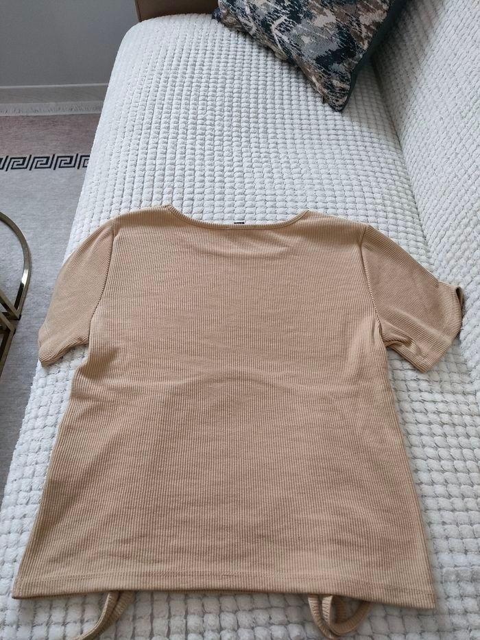 Haut manches courtes côtelé en très bon état TM - photo numéro 2