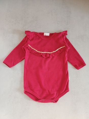 Body manches longues rouge bordeaux à volants 18-24 mois très bon état