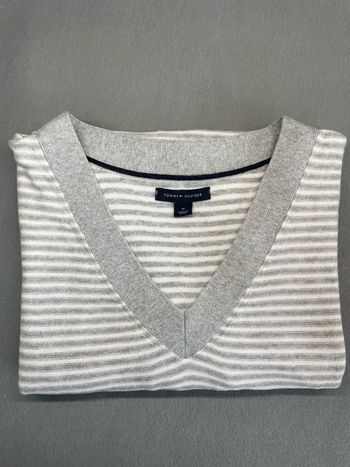 Pull Tommy Hilfiger rayé gris et blanc