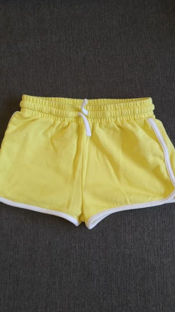 Short jaune